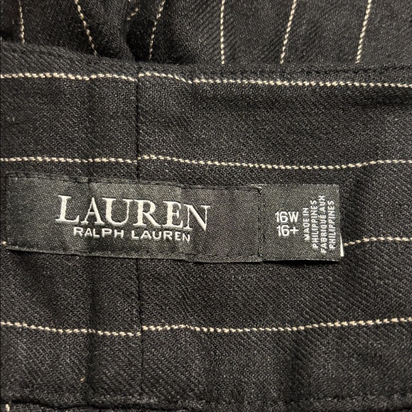Lauren Ralph Lauren Plus Pinstripe Linen Blend Shorts - Picture 9 of 11